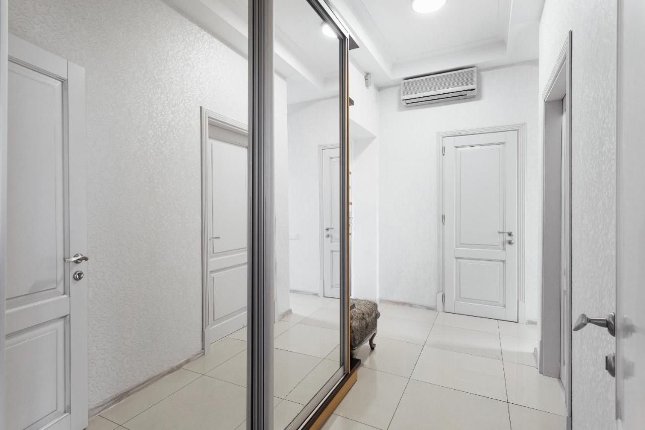 2 Bedroom on Deribasovskaya Str. Odessa Exteriör bild